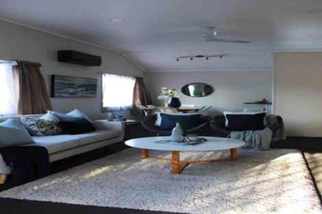 Photo of property in 2/109 Don Buck Road, Massey, Auckland, 0614