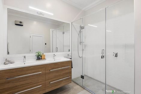 Photo of property in 25u2 Thane Road, Roseneath, Wellington, 6011