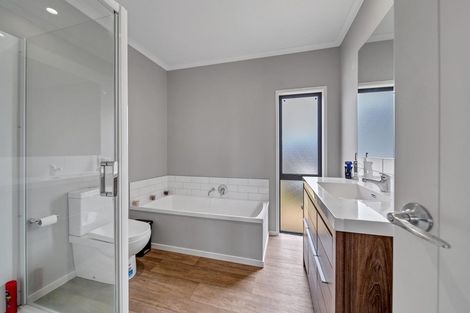 Photo of property in 8 Reremoana Close, Hawera, 4610