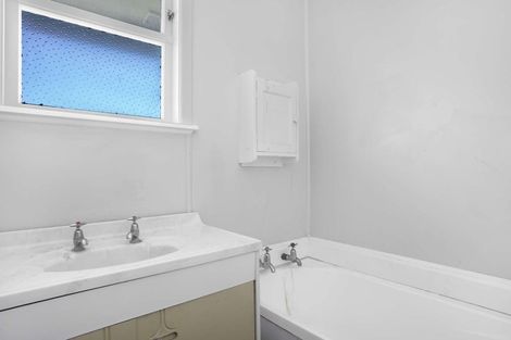 Photo of property in 10 Currie Street, Te Karaka, 4022