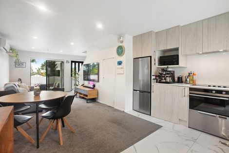 Photo of property in 6/2 Jadewynn Drive, Massey, Auckland, 0614