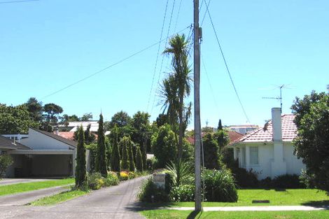Photo of property in 2/132 Nile Road, Milford, Auckland, 0620