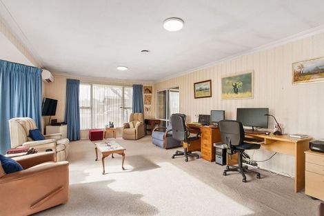 Photo of property in 427 Memorial Avenue, Burnside, Christchurch, 8053