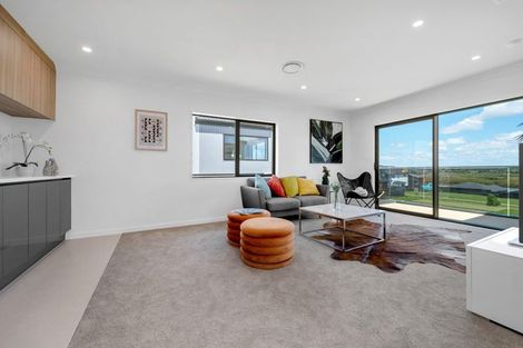 Photo of property in 14 Parkmore Drive, Rosehill, 2113