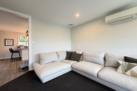 Photo of property in 98 Glanmire Road, Newlands, Wellington, 6037