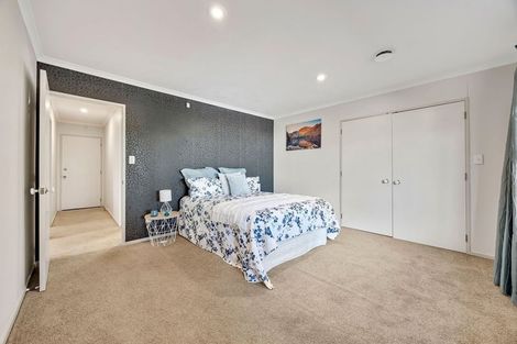 Photo of property in 13 Bridgehead Cove, West Harbour, Auckland, 0618