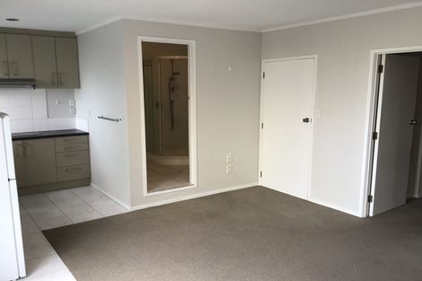 Photo of property in 25 Tobruk Crescent, Milford, Auckland, 0620