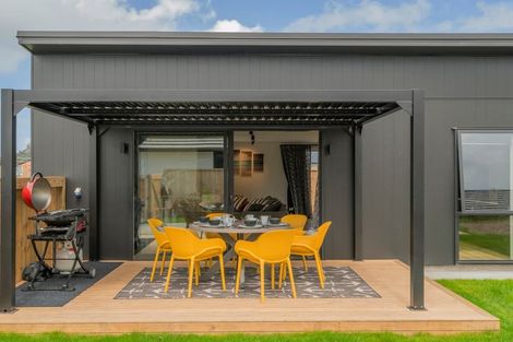 Photo of property in 15 Palm Drive, Whitianga, 3510
