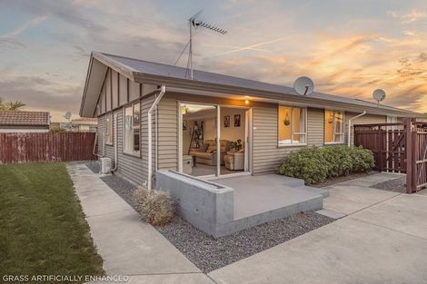 Photo of property in 2/90 Queenspark Drive, Parklands, Christchurch, 8083