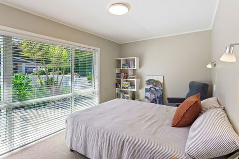 Photo of property in 16 Sunny Glen, Waikanae, 5036