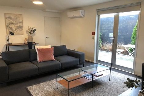 Photo of property in 4/6 Defoe Place, Waltham, Christchurch, 8023