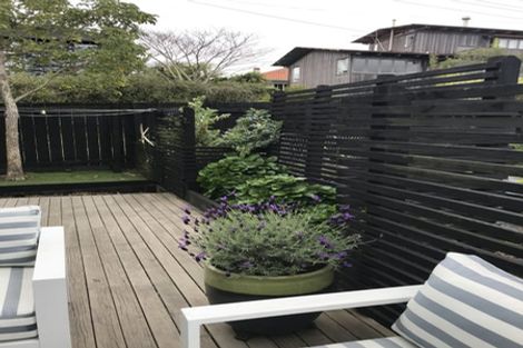 Photo of property in 15 Old Lake Road, Narrow Neck, Auckland, 0624
