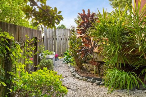 Photo of property in 76h Edmonton Road, Henderson, Auckland, 0612