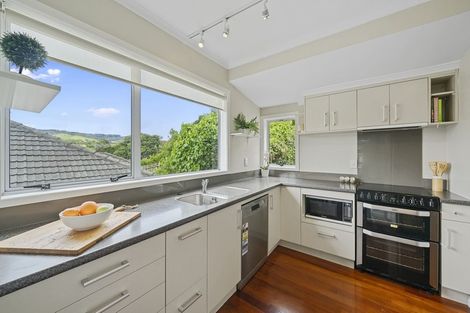 Photo of property in 5 Victory Crescent, Tawa, Wellington, 5028