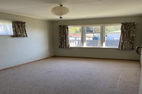 Photo of property in 33 Karaka Street, Wainuiomata, Lower Hutt, 5014