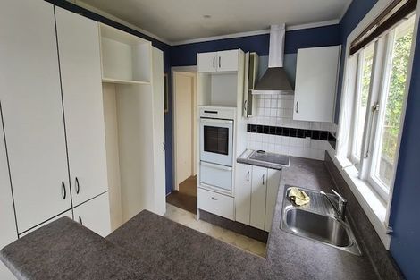 Photo of property in 72 Stewart Drive, Newlands, Wellington, 6037