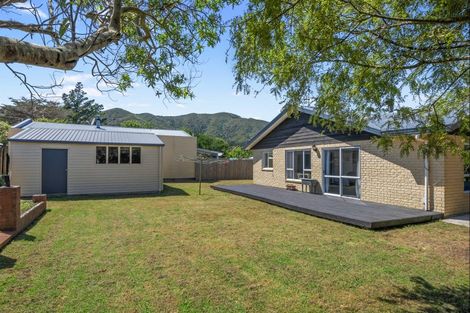 Photo of property in 3 Ipswich Grove, Wainuiomata, Lower Hutt, 5014