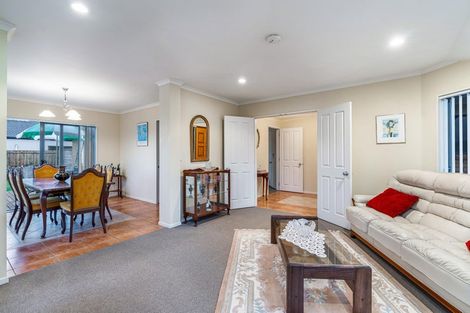 Photo of property in 2 Gunner Drive, Te Atatu Peninsula, Auckland, 0610