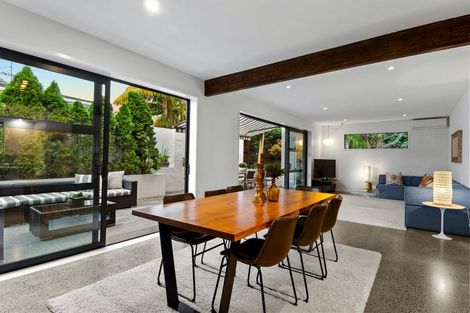 Photo of property in 2/11 Huntly Road, Campbells Bay, Auckland, 0630