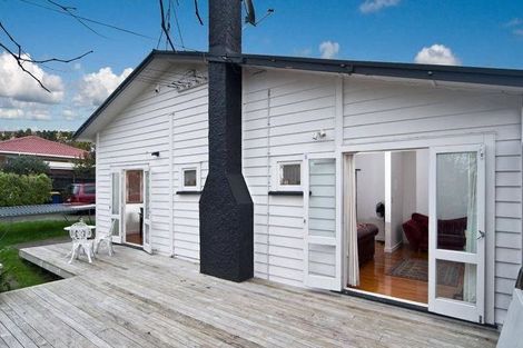Photo of property in 1 Hinekohu Street, New Lynn, Auckland, 0600