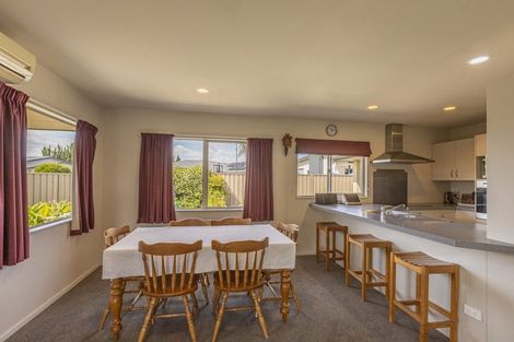 Photo of property in 2 Arthur Close, Clive, 4102
