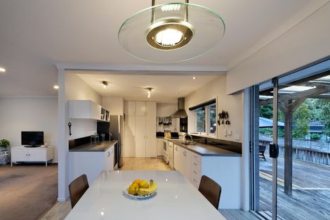 Photo of property in 12 Havelle Avenue, Titirangi, Auckland, 0604