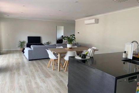 Photo of property in 12 Mamuku Drive, Massey, Auckland, 0614