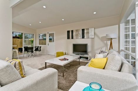 Photo of property in 21 Cassino Street, Bayswater, Auckland, 0622