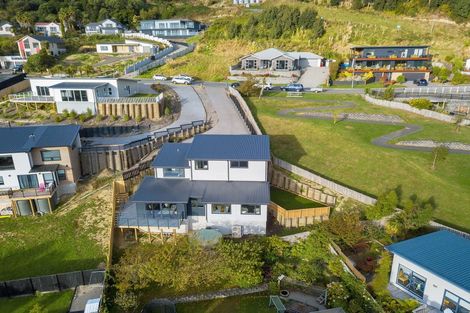 Photo of property in 68 Kakariki Grove, Waikanae, 5036