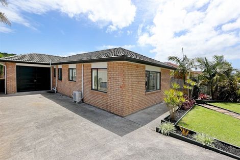 Photo of property in 14 Chesterton Terrace, Henderson, Auckland, 0612