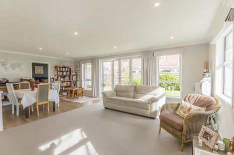 Photo of property in 27 Parata Street, Waikanae, 5036
