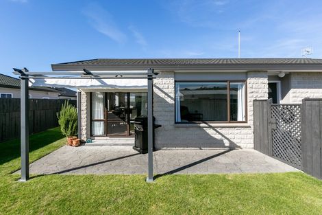 Photo of property in 2/7 Gebbie Road, Taradale, Napier, 4112