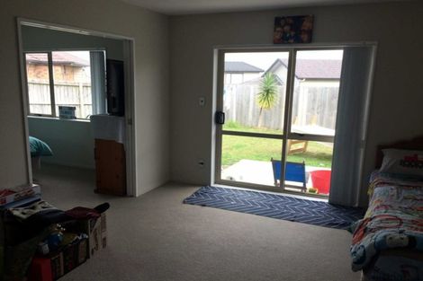 Photo of property in 4 Kereru Rise, Papakura, 2110