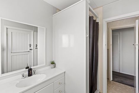 Photo of property in 41 Mountain Road, Sentry Hill, New Plymouth, 4373