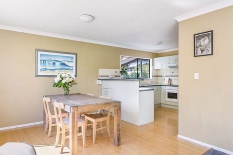 Photo of property in 72 Gloria Avenue, Te Atatu Peninsula, Auckland, 0610