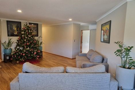 Photo of property in 18 Gibbston Close, Huntington, Hamilton, 3210