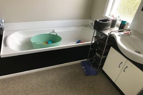 Photo of property in 28 Matenga Street, Waikanae, 5036