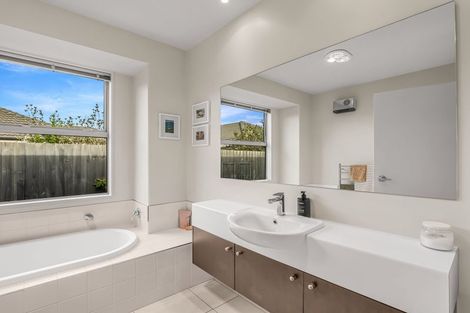 Photo of property in 4 Richard Seddon Drive, Northwood, Christchurch, 8051