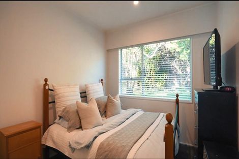 Photo of property in 2/9 Paruru Avenue, Northcote, Auckland, 0627