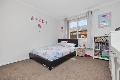 Photo of property in 33 Seabreeze Place, Papamoa Beach, Papamoa, 3118