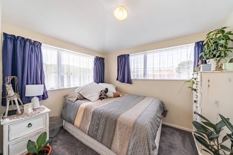 Photo of property in 13 Whites Line West, Woburn, Lower Hutt, 5010