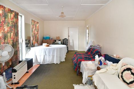 Photo of property in 18 Pohutukawa Avenue, Red Beach, 0932