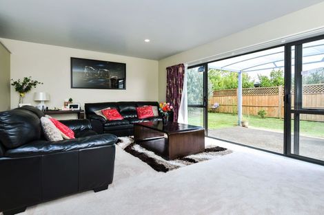 Photo of property in 25 Robertson Road, Favona, Auckland, 2024