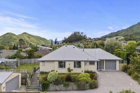 Photo of property in 118 Milton Terrace, Picton, 7220