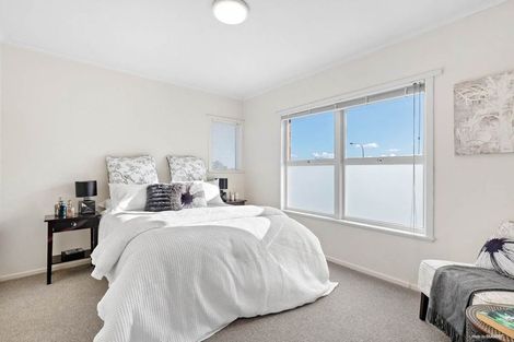 Photo of property in 1/342 Lake Road, Hauraki, Auckland, 0622