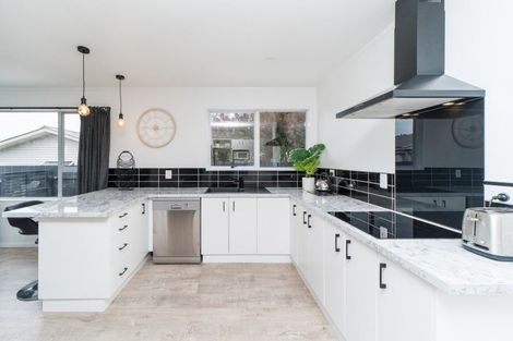 Photo of property in 9 Hinau Place, Cloverlea, Palmerston North, 4412