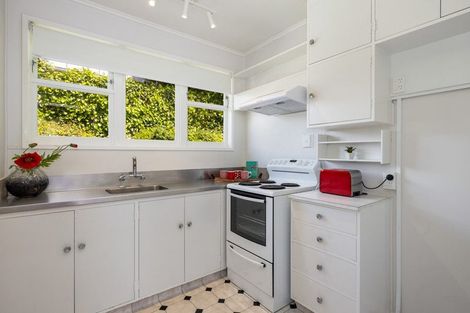 Photo of property in 10 Kahikatea Grove, Paparangi, Wellington, 6037