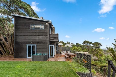 Photo of property in 84 Domain Crescent, Muriwai, Waimauku, 0881