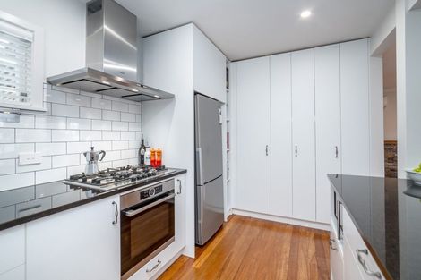 Photo of property in 2 Kempton Street, Greytown, 5712