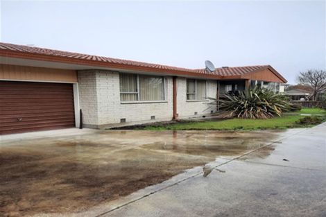 Photo of property in 82 Royal Park Drive, Parklands, Christchurch, 8083